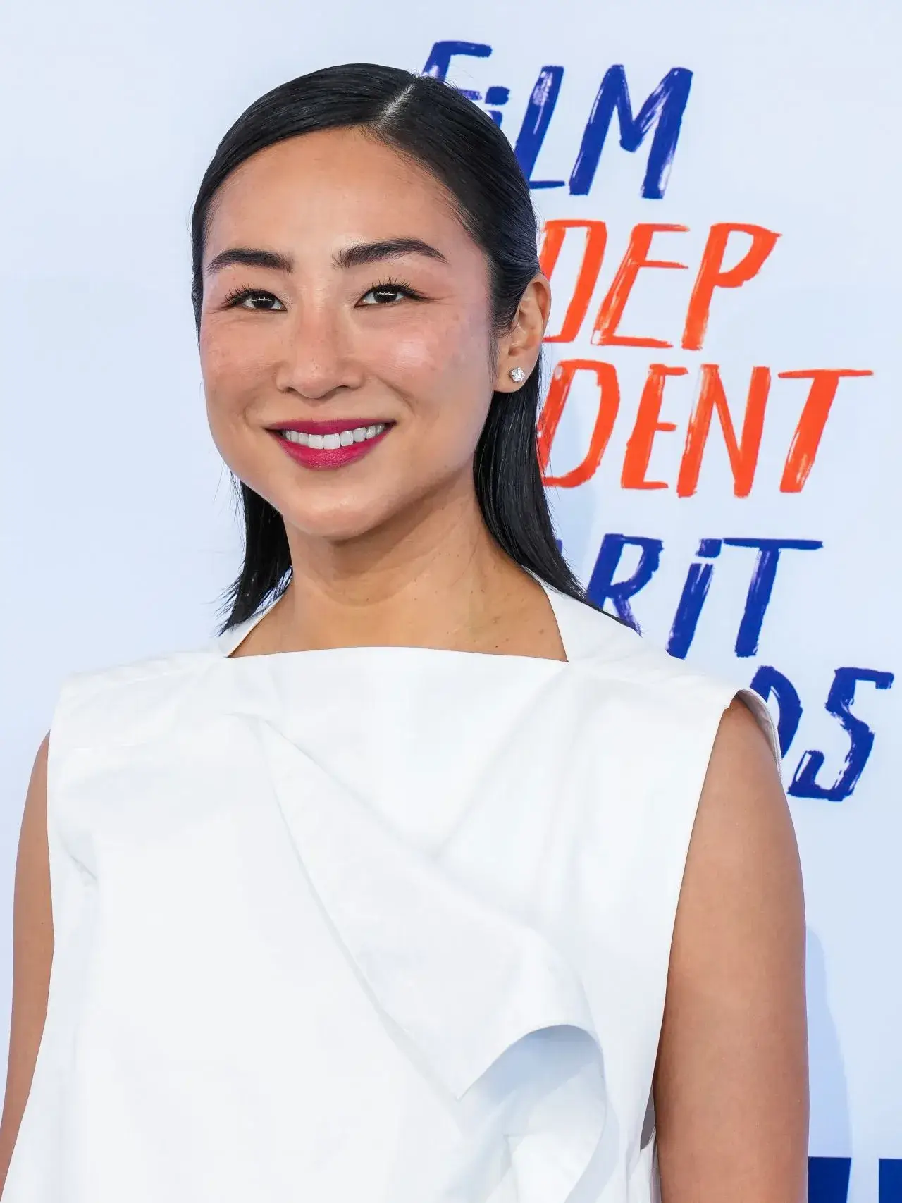 GRETA LEE STILLS AT INDEPENDENT SPIRIT AWARDS IN SANTA MONICA 1